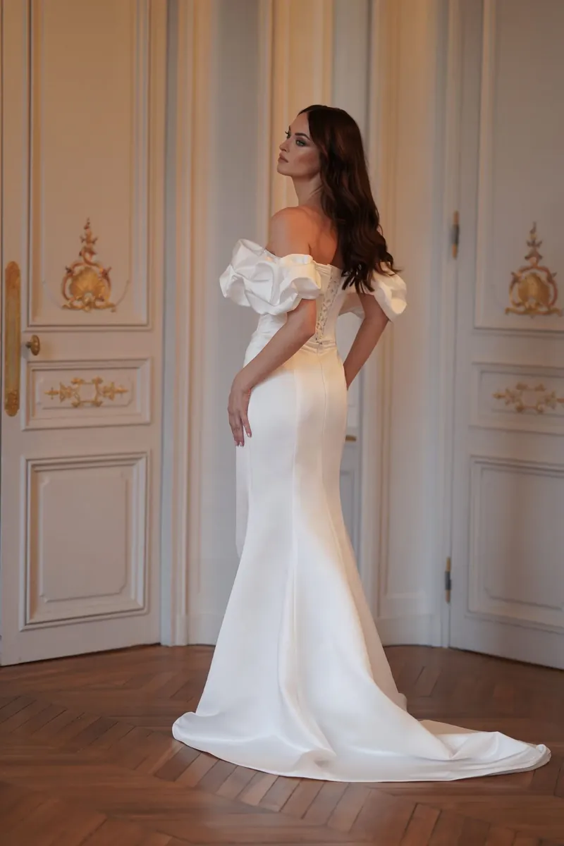 Robe sirène Séléstia Blanche en satin à manches bouffantes, vue de dos