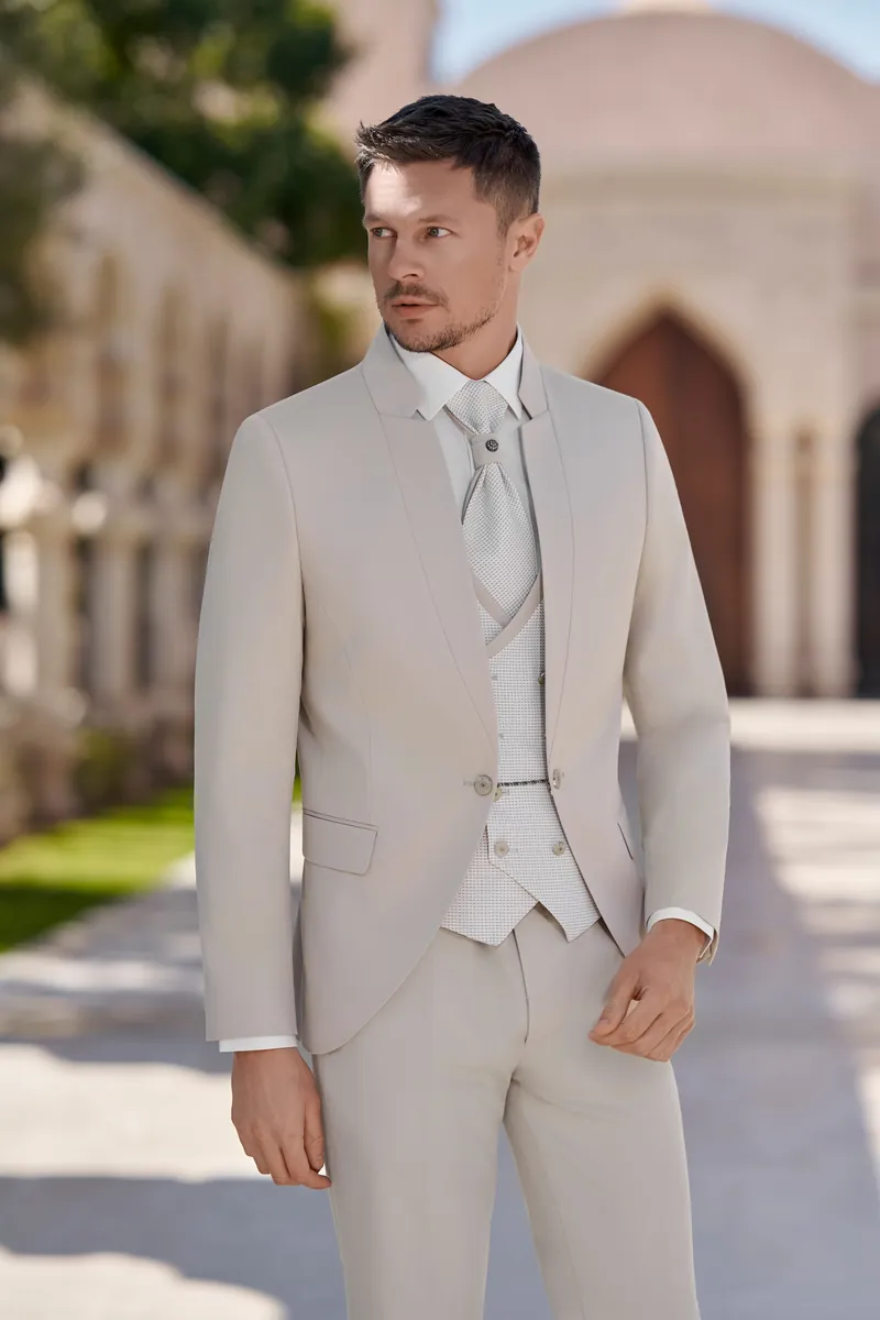 Costume trois pièces beige, modèle Alicante, gilet boutonné