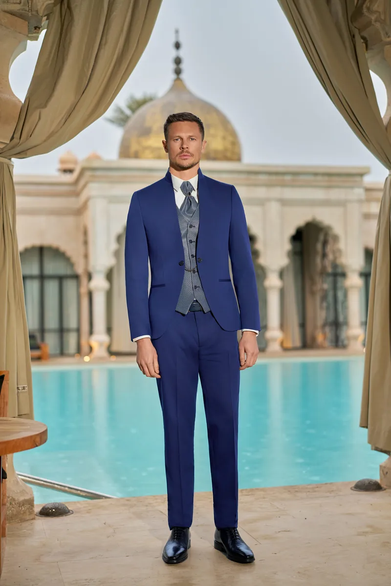 Costume trois pièces bleu roi, modèle Bonifacio, après ajustement